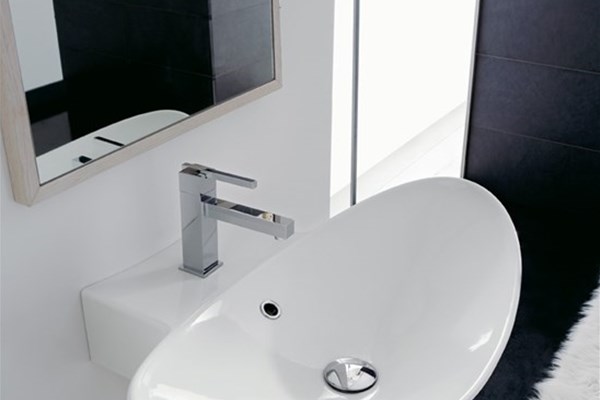 Lavabo appoggio o sospeso 50x50