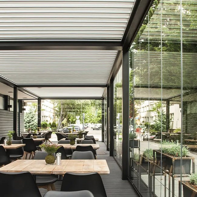 Hai un ristorante? Ti svelo come avere tanti posti in pi&#249; con una pergola bioclimatica